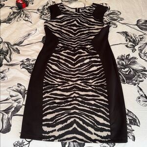 VENUS Black and Gray Patterned Dress